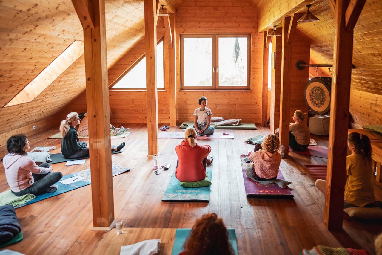 Joga viježbe i joga radionice